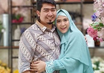Bak Petir Di Siang Bolong, April Jasmine Minta Ustadz Solmed Cari Istri Lagi dan Rela Dipoligami, Ada Apa?