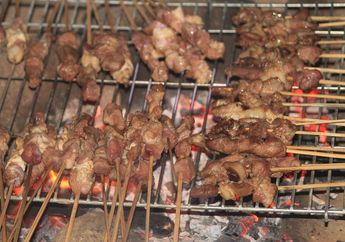 Jadi Menu Sejuta Umat Saat Hari Raya Idul Adha, Ini Dia Tips Ampuh Bakar Sate Kambing Agar Daging Tak Alot