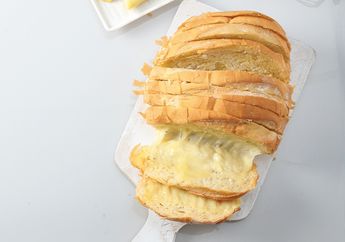 Resep Garlic Cheese Melt Bread Enak, Bisa Tersaji Dalam 20 Menit!