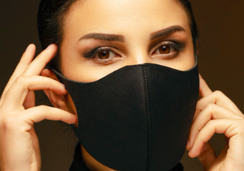 Makeup Bikin Masker Rentan Terkontaminasi Virus Corona, Ini Kata Ahli