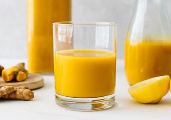 Minum Kunyit & Air Hangat Tiap Pagi Bisa Cegah 7 Masalah Kesehatan Ini