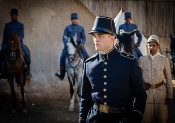 Johnny Depp dan Robert Pattinson Main Film Bareng, Tayang di Mola TV!