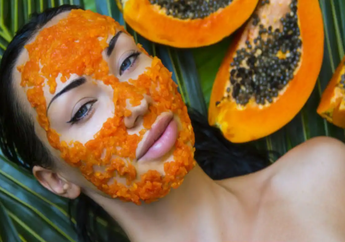 DIY Masker Pepaya, Bisa Jadikan Kulit Kenyal & Awet Muda Terus!