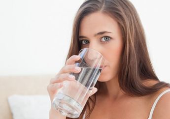 Selama ini Dikira Sehat, Minum Air Putih Sebelum Tidur Bisa Membawa Hal Fatal Pada Tubuh, Baru Terasa Besok Pagi!