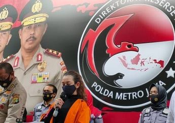 Sang Ibunda Tertunduk Lesu dengan Baju Tahanan, Anak Bungsu Reza Artamevia Malah Kepergok Lakukan Hal Ini, Fotonya Jadi Sorotan