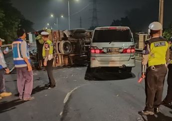 Supir Toyota Alphard Ngantuk Hajar Truk Terguling di Tol, Ingat Selalu Bahaya Berkendara Malam