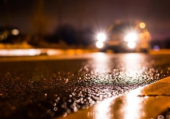 Mobil Diajak Hujan-Hujanan Meski Malam Hari, Segera Lakukan Ini Ya