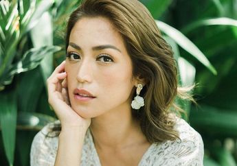 Duduk di Meja Sembari Perlihatkan Paha Mulusnya, Jessica Iskandar Tuai Kritikan Pedas dari Netizen hingga Singgung soal Jodoh!