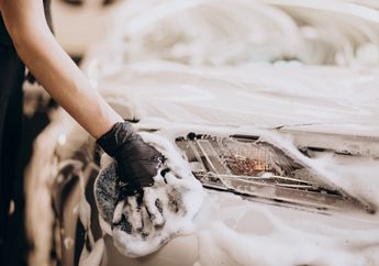 Hati-hati! Bahaya Ini Mengintai Jika Kita Malas Cuci Mobil Saat Musim Hujan