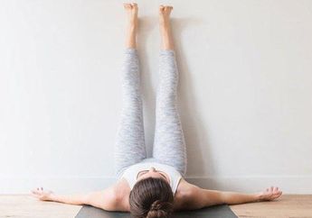 Cobain Yuk, Angkat Kaki ke Tembok Selama 10 Menit Sebelum Tidur dan Rasakan Manfaatnya yang Luar Biasa Pada Tubuh