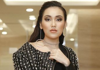 Ayu Ting Ting tiba-tiba Muncul dengan Cincin dan Bawa Kabar Bahagia, Umi Kalsum: Lagi Berbunga-bunga ya, Nak