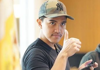 Merengek Minta Dibelikan Lamborghini oleh Jokowi, Kaesang Pangarep Terharu Lihat Mobil yang Langsung Dibelikan sang Ayah, Netizen Auto Julid: Emang Kamu Anaknya? Kamu kan Tukang Pisang Krispi!