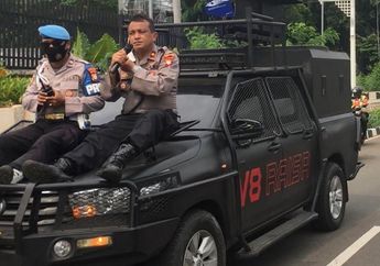 Raisa Beraksi di Kawasan Gedung MPR/DPR, Temai Polisi Amankan Demo