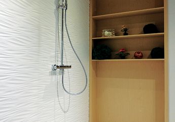 Inspirasi Dinding 3D Anti Monoton untuk Hunian, Gunakan Plywood Berlapis Cat Duco Juga Ciamik!