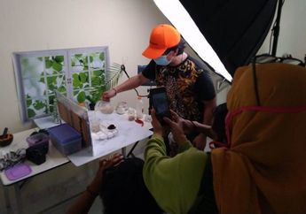 Kreatif di Tengah Pandemi, Begini Cara Mudah Foto Produk Ala Pak Dokter yang Jago Motret