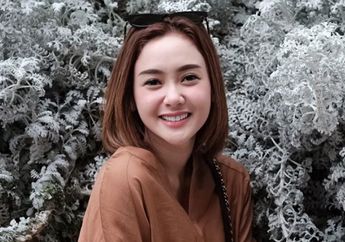 Pamer Foto Seksi Hanya Kenakan Kemben di Pinggir Pantai, Penampilan Cita Citata Sukses Buat Netizen Riuh Banjiri Kolom Komentar: Anak Gadis Anggun Sekali