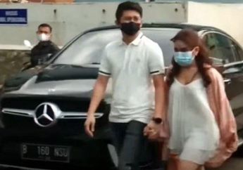 Terawangan Mbak You Meleset? Begini Alasan Ayu Ting Ting Belum Kenalkan Kekasih Barunya ke Ivan Gunawan dan Ruben Onsu Usai Kepergok Gandengan Tangan