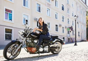Mau Tetap Terlihat Keren Motoran Pakai Leather Jacket? Jangan Lupa Rutin Perawatannya dengan Cara Ini