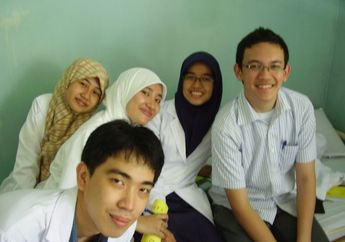 Foto-fotonya Diburu Karena Sang Mantan Gandeng Mesra Ayu Ting Ting, Sosok Cantik Fatimah Saidah Bikin Penasaran, Dokter Spesialis RSCM yang Rajin Teliti Kesehatan Anak