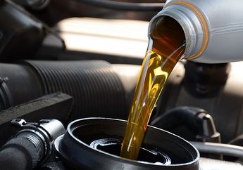 Mobil Jarang Ganti Oli Bisa Nggak Lolos Uji Emisi, Beneran Nggak Sih?