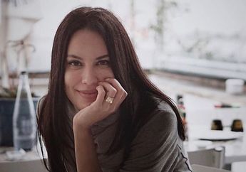 Sempat Sukses Taklukan Hati sang Lady Killer Ariel NOAH, Sophia Latjuba Tunjukkan Kecantikannya Menurun dari sang Ibu sambil Tuliskan Selamat Ulang Tahun