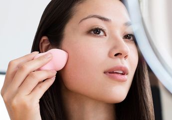 Ini 5 Langkah Tepat Untuk Menutupi Jerawat Meradang dengan Makeup