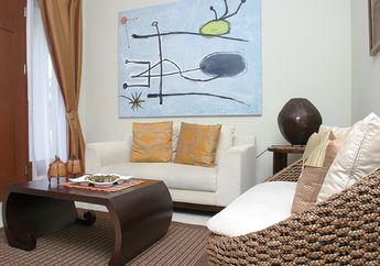 Mau Ciptakan Gaya yang Sedikit Beda? Coba Menggunakan Dua Buah Sofa yang Berbeda Bentuk!