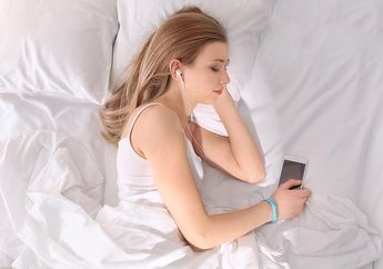 5 Lagu Akustik Indonesia Ini Cocok Jadi Pengantar Tidur. Wajib di Playlist!