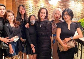 Tak Ragu Pamer Kemesraan di Depan Publik, Potret Serasi Ayu Ting Ting dan Adit Jayusman Sukses Bikin Netizen Ikut Berbunga-bunga: Nempel Terus Kayak Perangko