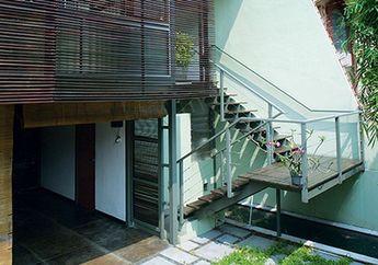 Dulu Untuk Hindari Binatang Buas dan Cegah Kelembaban, Ternyata Miliki Rumah Panggung di Era Modern Ini Juga Menarik, Kenapa Tidak?