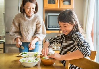 Sulit Mengatur Anak Soal Makanan, Contohlah Orangtua di Jepang Ini!