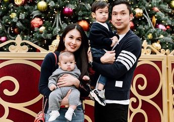 Tidak Pernah Umbar Harta Kekayaan, Jangan Kaget Saat Tahu Jumlah Pengasuh yang Urus Buah Hati Sandra Dewi Ini!