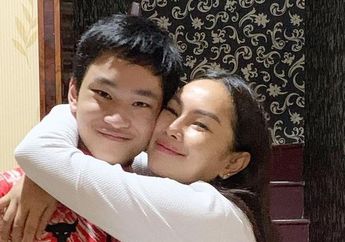 Tak Kapok 3 Kali Kawin Cerai Hingga Kini Didekati Vicky Prasetyo, Kalina Octaranny Dapat Komentar Pedas dari sang Anak, Azka Corbuzier: Kenapa Mama Nggak Bisa Bilang Nggak?