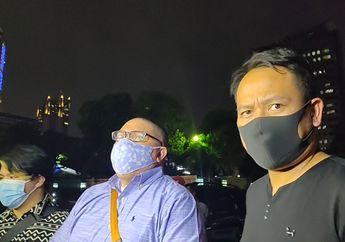 Sambangi Polda Metro Jaya Malam Hari, Vicky Prasetyo akan Laporkan Mantan Istri dan Akun Gosip?