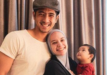 Sandal Jepit Bikin Salfok Saat Foto Bareng Putri Anne, Penampilan Drastis Arya Saloka Jadi Sorotan: Seneng Liatnya
