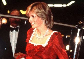 Stunning! Nostalgia 4 Penampilan Princess Diana Kenakan Dress Merah, Yuk!