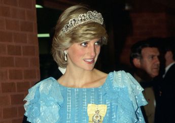 Favorit! 7 Penampilan Manis Princess Diana dalam Balutan Dress Biru