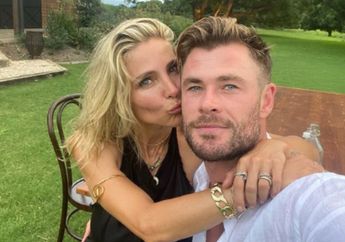 Rayakan Ulang Tahun Pernikahan ke-10, Istri Chris Hemsworth Pamer Foto sang Suami dengan Caption Mengocok Perut : Santa Mengirimku Action Figure Thor untuk Natal