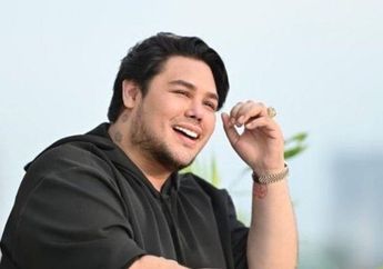 Pajang Foto dnegan Dikeliingi Alat Syuting, Ivan Gunawan Tuliskan Kalimat Bijak Sebagai Sosok Pekerja Seni: Kamera akan Selalu Berada di Mana-mana