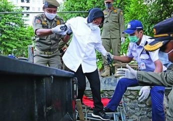 Bak Siram Minyak Ke Kompor, Rocky Gerung Tertawa Keras Usai Lihat Risma Jumpai Pengemis di Kawasan Steril Jakarta: Mungkin Dia Ikut dari Surabaya