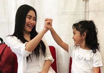 Ceritakan Alasan Mata Bilqis Mirip Orang Korea, Ayu Ting Ting: Bunda Nih Pecinta Korea