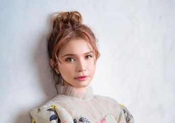 Suguhkan Senyum Simpul nan Menawan sambil Pakai Kebaya Khas Bali, Rossa Langsung Pamer Pujian, Prilly Latuconsina: Terlalu Cantik ya Kembaranku ini