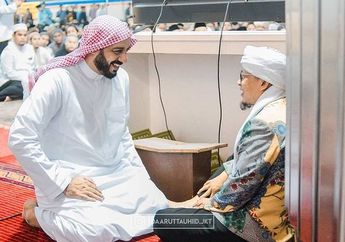 Bagi-bagi 4.500 Botol Susu Kurma, Ini Pesan Syekh Ali Jaber Soal Amalan di Hari Jumat, Dari Sedekah Hingga Doa yang Diijabah