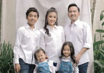 Tak Risih Kotor-kotoran di Dapur, Sarwendah Unjuk Bakat dengan Masak Pudding Telur Demi Keluarga Tercinta Hingga Berujung Pujian Warganet: Kreatifnya Gak Ketolongan