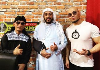 Sepeninggal sang Ulama Besar, Gus Miftah Ungkap Rasa Rindu pada Syekh Ali Jaber Saat Jadi Imam Salat Jamaah Bareng Deddy Corbuzier: Rindu Suasana Ini