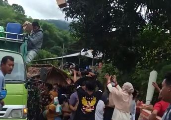 Beredar Video Bantuan Gempa Majene Diduga Dirampas Warga Hingga Bikin Heboh, Mensos Risma Buka Suara