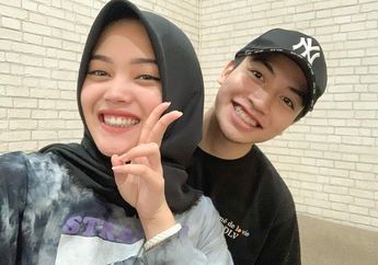 Jeffry Reksa Ngasih Putri Delina Cincin di Depan Kedua Keluarga. Hampir Nikah?