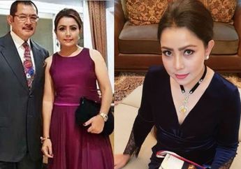 Makin Pancarkan Aura Sosialita Kelas Atas Usai Dinikahi Pangeran Cendana, Mayangsari Pose Kece di Depan Mall Sambil Tentang Tas Pink Gonjreng Seharga Rp 1,2 M, Netizen: Definisi Seksi-seksi Manjah