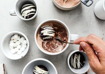 Resep Hot Choco Bomb yang Bisa Naikin Mood Kita Secara Instan!