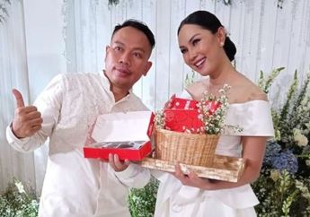 Disebut Sudah Gantung Sepatu Usai Lamar Kalina Oktarani, Vicky Prasetyo Kepergok Kirim Pesan Mesra Buat Janda Cantik Ini: Say, Apa Kabar?